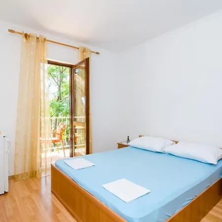 & Papa - Basic Double With Balcony And Partial Sea View ... Apartmán